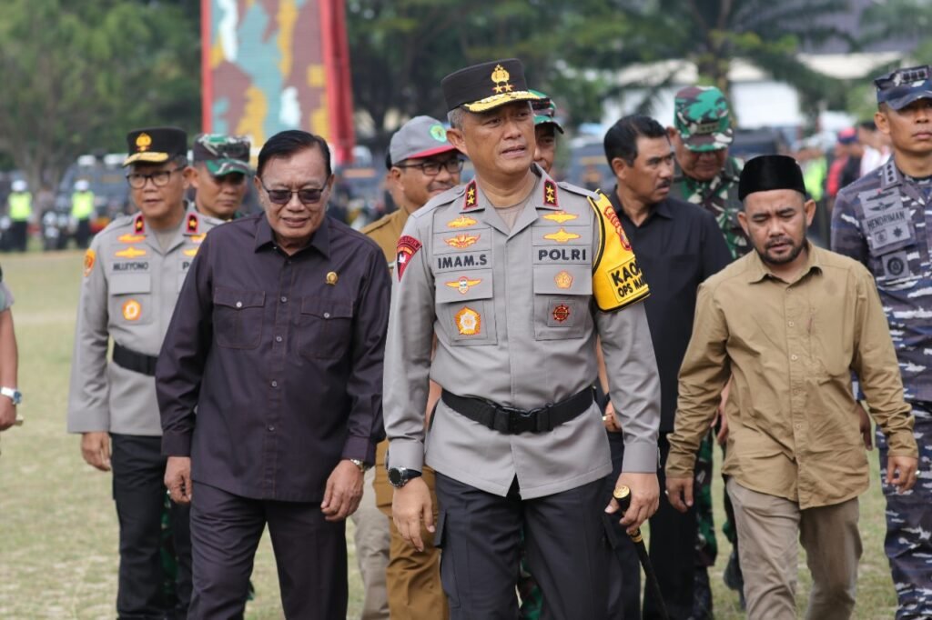 Apel Gelar Pasukan Ops Mantap Brata 2023-2024 ini diikuti unsur Forkopimda, Pangdam VI/Mlw, jajaran Pejabat Utama Kodam VI/Mlw, Pejabat Utama Polda Kaltim, KPU, Bawaslu, Satpol PP, Dishub dan Linmas Provinsi Kaltim.