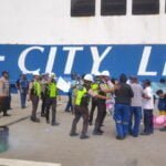 simulasi penanganan unjuk rasa serta penanggulangan ancaman terorisme di area Pelabuhan Semayang Balikpapan, pada Jumat (6/10/2023).