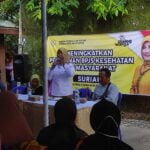 Anggota DPRD Kota Balikpapan, dari Daerah Pemilihan (Dapil) Balikpapan Timur, Suriani saat berdialog dengan Warga Kelurahan Manggar, Minggu (12/11/2023).