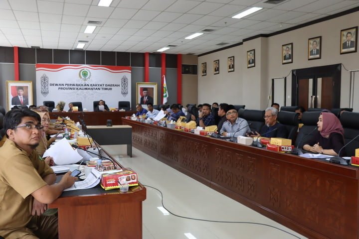 Banmus DPRD Kaltim saat melakukan rapat bersama Sekretariat DPRD Kaltim, Selasa (31/10)
