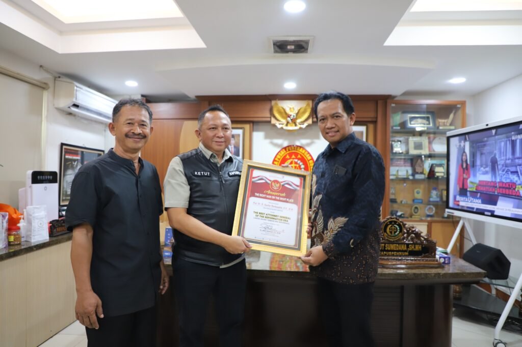 IMG 20231101 WA0073 Jaksa Agung ST Burhanuddin Dianugerahi Sebagai “Jaksa Agung Terbaik Era Reformasi” PROKALTIM
