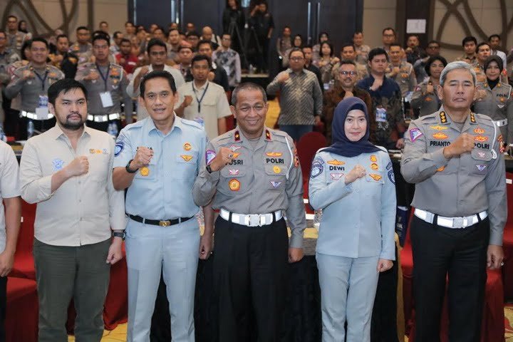 Jasa Raharja sebagai salah satu bagian dari Tim Pembina Samsat Nasional, mendukung penuh optimalisasi digitalisasi Sistem Administrasi Manunggal Satu Atap (Samsat) guna meningkatkan pelayanan kepada masyarakat dan memaksimalkan pendapatan pajak kendaraan bermotor.