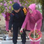 Satbrimob Polda Kaltim, melaksanakan Upacara Ziarah dan Tabur Bunga di TMP Dharma Agung