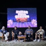 Wakil Bupati Kutai Kartanegara Rendi Solihin bagi-bagi tiket konser Coldplay kepada anak muda Kukar