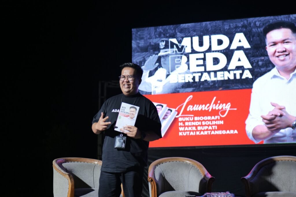 WhatsApp Image 2023 11 12 at 00.20.31 1 Luncurkan Biografi "Muda, Beda, Bertalenta", Wabup Rendi Ajak Generasi Muda Kukar Untuk Kerja Keras Raih Mimpi PROKALTIM