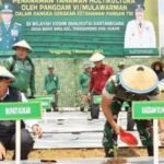 Sekda Kukar Sunggono menghadiri kegiatan Penutupan Karya Bhakti dan Gerakan Nasional Ketahanan Pangan 2023 di Areal Persawahan Kelurahan Bukit Biru Kecamatan Tenggarong, Rabu (1/11/2023) siang.
