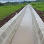 Suasana pembanguna jaringan irigasi pertanian (Istimewa)