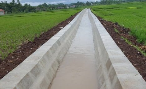 Suasana pembanguna jaringan irigasi pertanian (Istimewa)