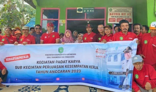 kegiatan padat karya produktif di Kelurahan Maluhu. (Istimewa)