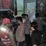 tim Respons Bencana Batalyon A Pelopor Brimob Polda Kaltim membantu evakuasi korban gantung diri