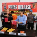 modus operandi dari kedua tersangka dengan mengantre untuk membeli BBM jenis Pertalite di SPBU Km 28 Kecamatan Samboja Kabupaten Kukar.