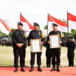 penganugerahan warga kehormatan Korps Brimob Polri untuk Kapolda dan juga Wakapolda Kaltim. Penyematan pin anugerah Warga Kehormatan Korps Brimob