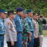 Keberangkatan Kapolri dan Panglima TNI diantar oleh Wakapolda Kaltim Brigjen Pol Mujiyanto,