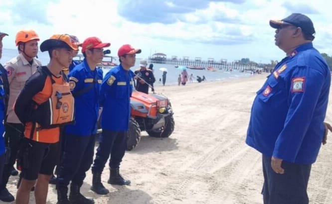 Badan Penanggulangan Bencana Daerah (BPBD) Kota Balikpapan bersama dengan Badan Pencarian dan Pertolongan (SAR) Balikpapan (Basarnas Kaltim) menyiagakan puluhan personel untuk melakukan pengamanan di kawasan wisata pantai Manggar