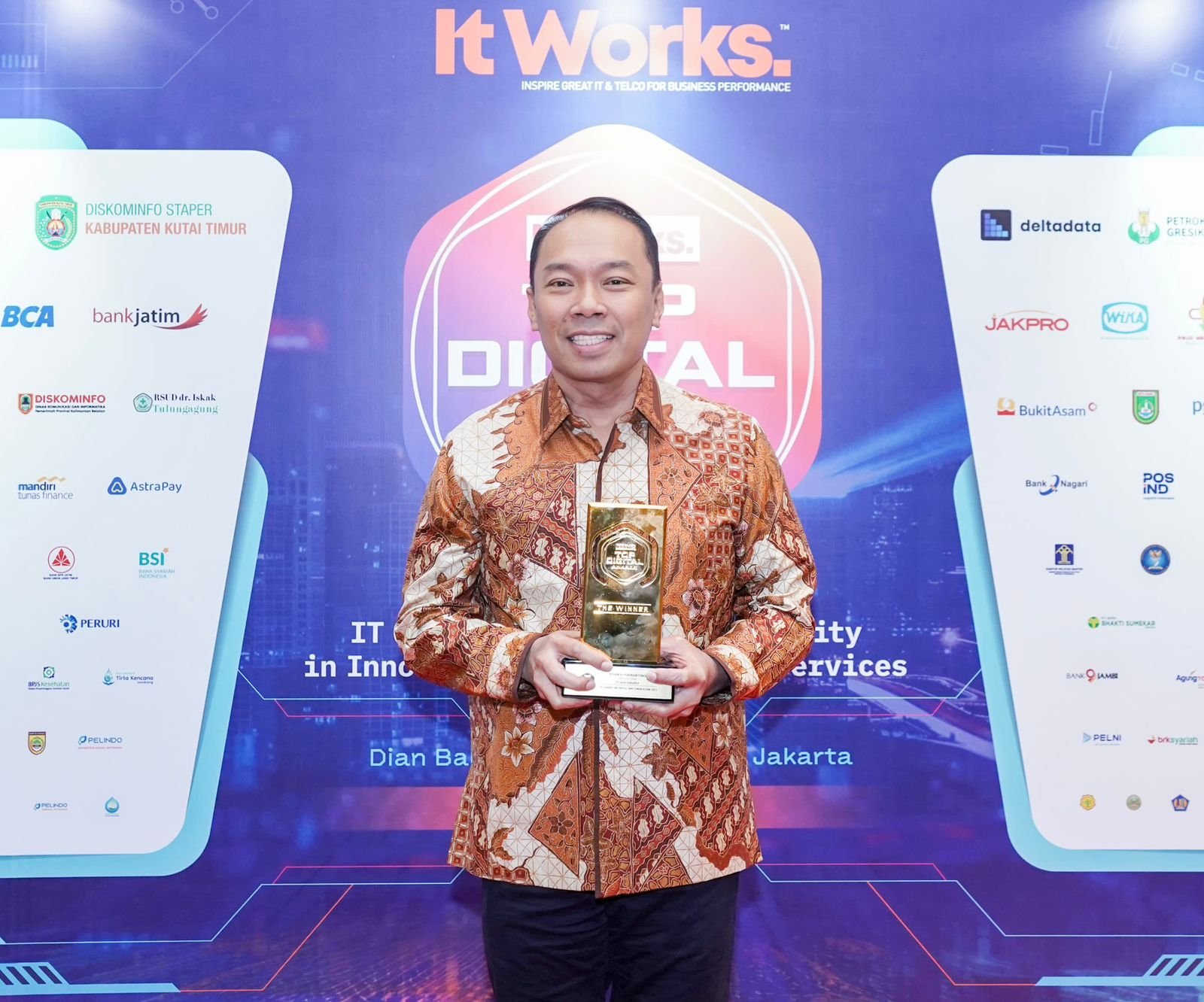 WhatsApp Image 2023 12 06 at 07.17.04 Jasa Raharja Terima Tiga Penghargaan di Ajang TOP Digital Awards 2023 PROKALTIM