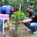 Sigit Wibowo, Alumni SMPN 2, Apresiasi Kegiatan Tanam Pohon untuk Penghijauan di SMPN 2 Balikpapan