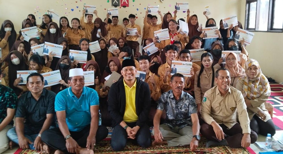 WhatsApp Image 2023 12 21 at 17.21.21 Gelar Sosialisasi Wawasan Kebangsaan di SMA Negeri 2 Kukar, Salehuddin: Kita Menanamkan Rasa Cinta Tanah Air PROKALTIM