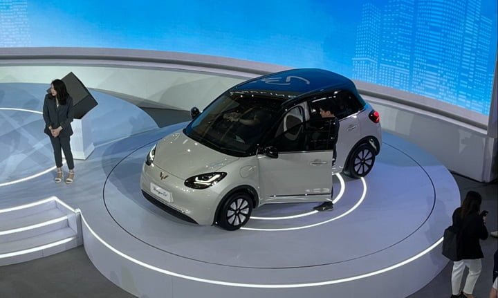 Wuling Binguo EV saat diperkenalkan di Summarecon Mall Serpong.