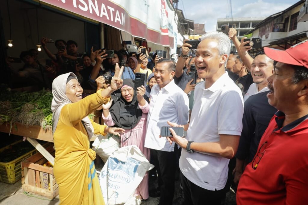 ganjar ke Pasar Baru Ganjar Beberkan Strategi Menstabilkan Harga Saat Blusukan ke Pasar Baru Balikpapan PROKALTIM