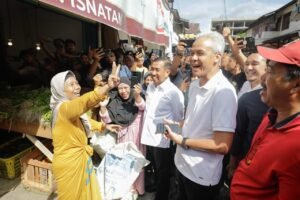 ganjar ke Pasar Baru Ganjar Beberkan Strategi Menstabilkan Harga Saat Blusukan ke Pasar Baru Balikpapan PROKALTIM
