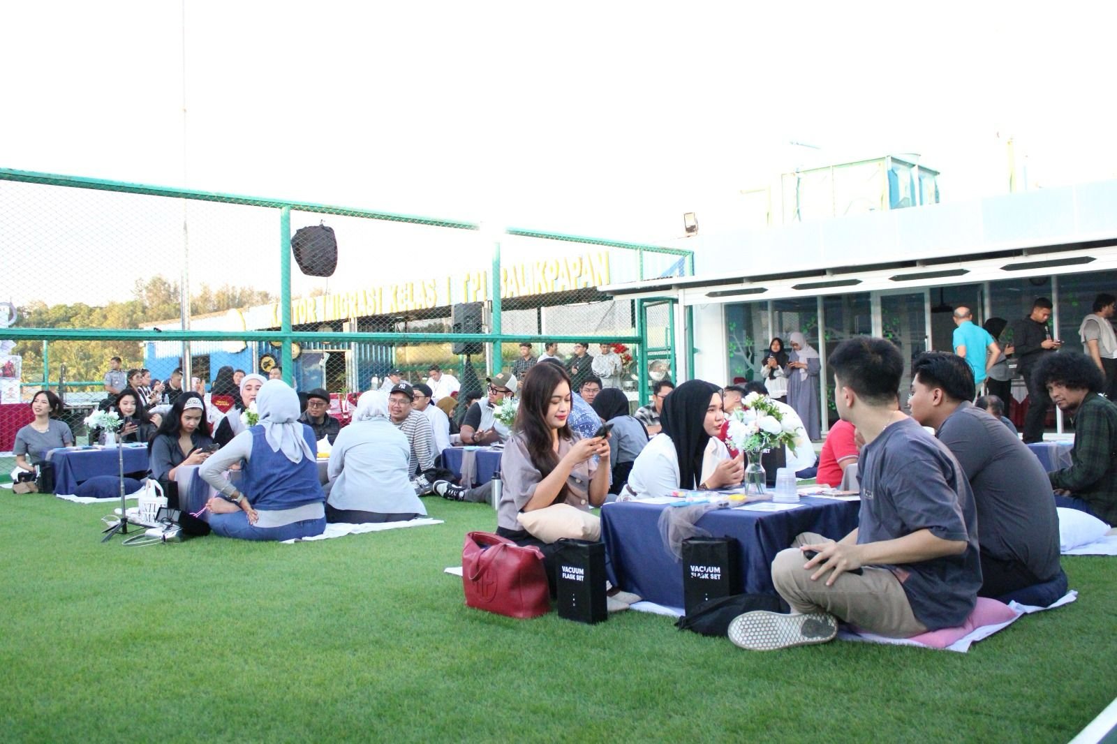 Kantor Imigrasi Kelas I TPI Balikpapan menggelar acara Immigration Love Monday 2023 pada awal pekan ini di Rooftop lantai 6 Kantor Imigrasi Balikpapan.