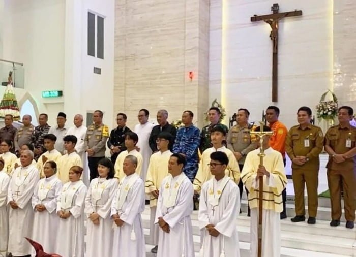 Wali Kota Balikpapan, Rahmad Mas'ud bersama unsur Forum Koordinasi Pimpinan Daerah (Forkopimda) Kota Balikpapan melakukan peninjauan ke sejumlah gereja di Kota Balikpapan,