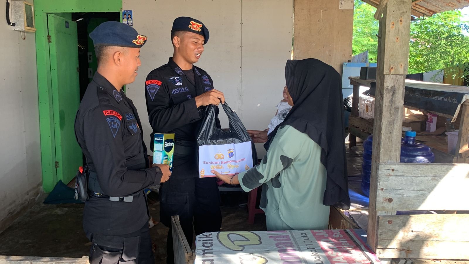 WhatsApp Image 2024 01 03 at 12.13.50 Percepat Penurunan Stunting, Batalyon A Brimob Kaltim Bagikan Bantuan Nutrisi Tambahan Bayi PROKALTIM