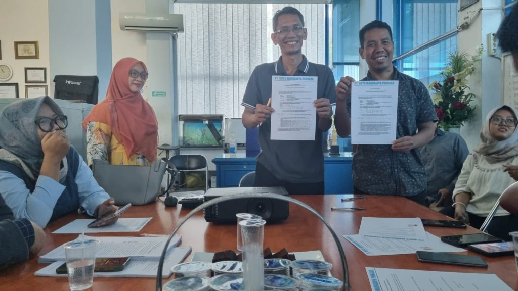 WhatsApp Image 2024 01 17 at 21.19.40 1 Tepati Komitmen, Balikpapan Pos Bayarkan Pesangon 15 Eks Karyawannya PROKALTIM