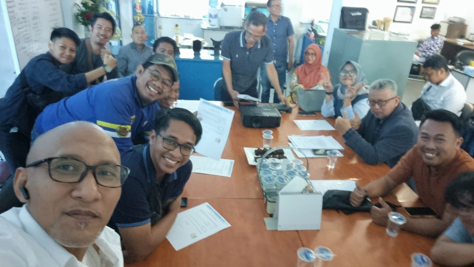 15 eks pekerja yang dibayarkan pesangonnya. (Foto : to)
