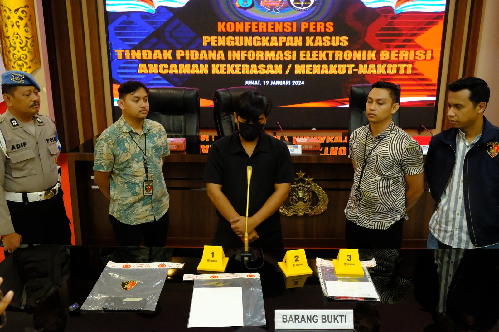 WhatsApp Image 2024 01 19 at 20.08.01 scaled Tersangka Pengancam Salah Satu Capres Terancam 4 Tahun Penjara PROKALTIM