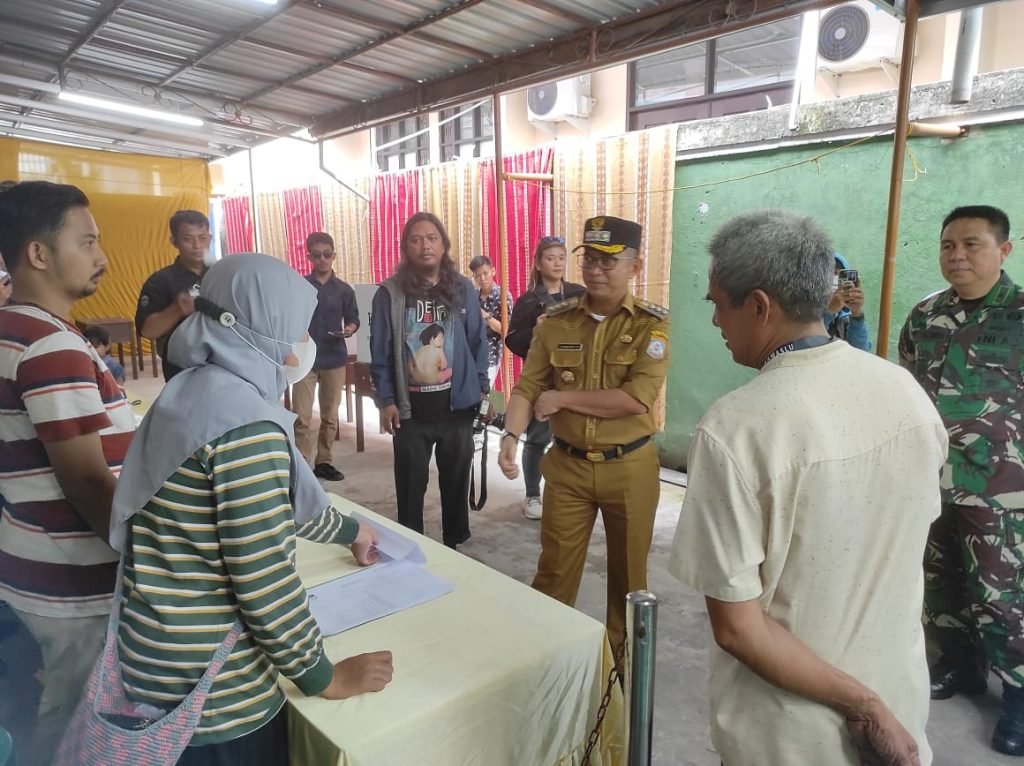 WhatsApp Image 2024 02 14 at 08.17.09 Wali Kota Balikpapan Tinjau Persiapan Sejumlah TPS, Sehari Jelang Tahap Pencoblosan PROKALTIM