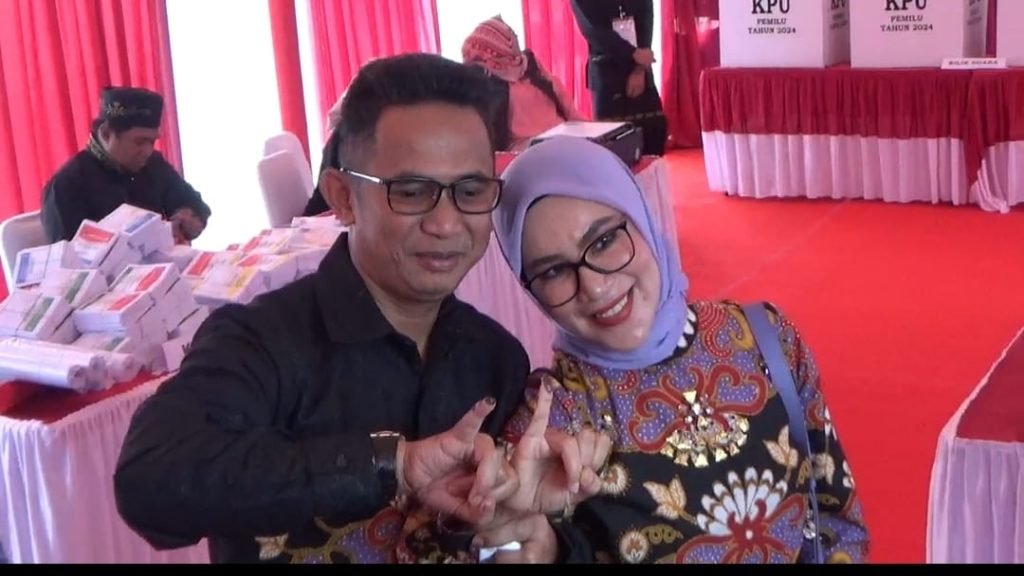 WhatsApp Image 2024 02 14 at 15.44.57 Wali Kota Balikpapan dan Isteri Nyoblos di TPS 04 di Area Rumah Kelahirannya PROKALTIM