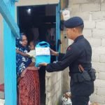 Jumat Berkah Peduli Stunting, Batalyon A Brimob Kaltim Bagikan Nutrisi Tambahan Untuk Balita