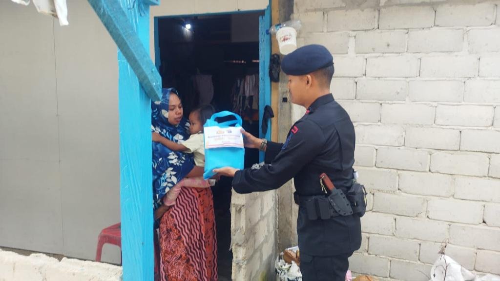 WhatsApp Image 2024 02 17 at 23.33.41 Jumat Berkah Peduli Stunting, Batalyon A Brimob Kaltim Bagikan Nutrisi Tambahan Untuk Balita PROKALTIM