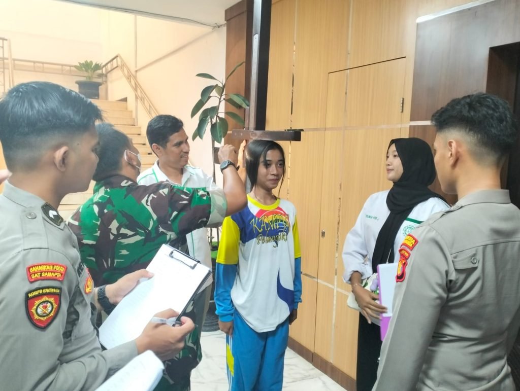 Pengukuran tinggi badan untuk calon paskibraka putri diulang, 7 putri gugur tinggi badannya dibawah 160 centimeter. (Foto: Ps)