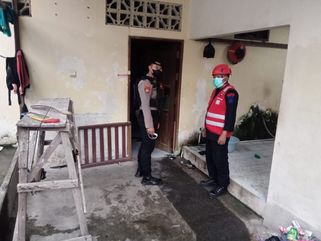WhatsApp Image 2024 03 06 at 21.14.44 Brimob Batalyon A Bantu Evakuasi Penemuan Mayat di Markoni Balikpapan PROKALTIM