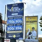 KETERANGAN FOTO: Dua baliho billboard yang berlokasi di Jalan Jenderal Sudirman, tepatnya di depan e-walk Balikpapan.