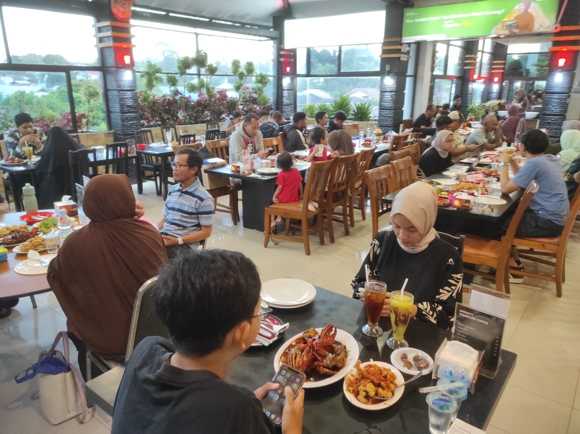 WhatsApp Image 2024 03 30 at 1.14.23 PM Restoran Kepiting Saos Dandito Masih Menjadi Andalan Saat Buka Puasa Bersama PROKALTIM