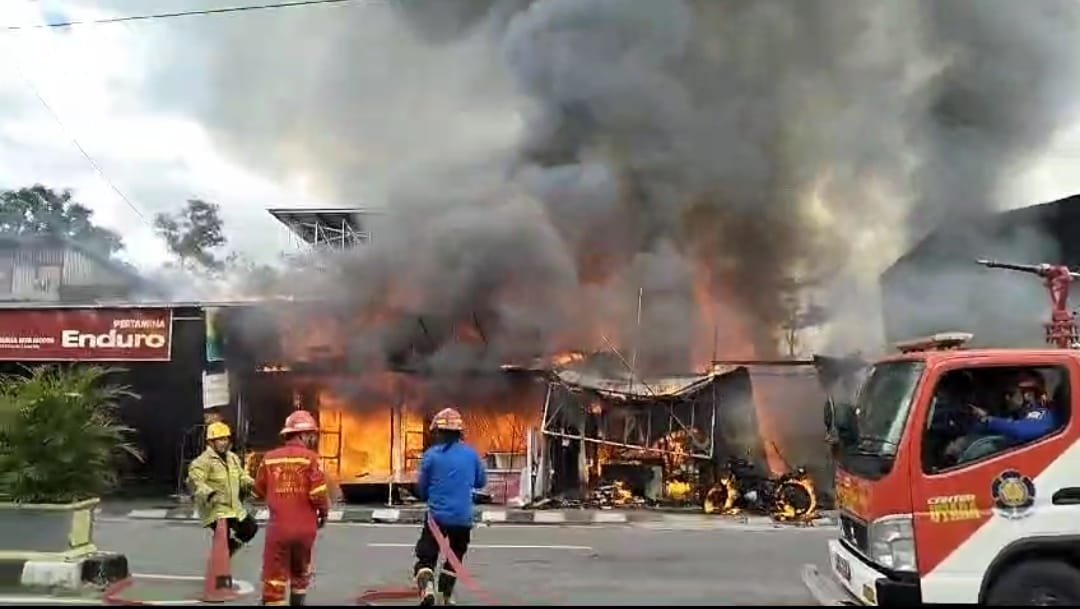 VIDEO: Permukiman Penduduk di Sungai Ampal Terbakar
