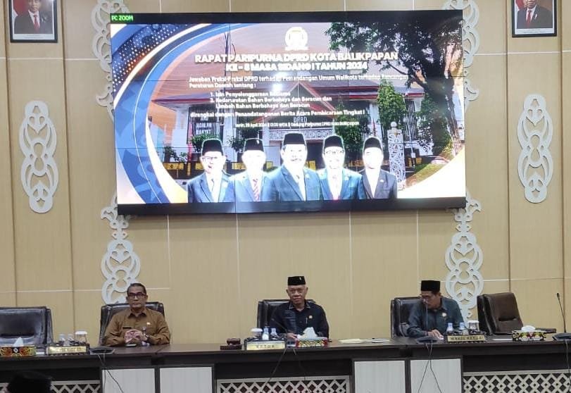 WhatsApp Image 2024 04 30 at 11.33.17 Rapat Paripurna DPRD, Bahas Raperda Reklame Serta Limbah Berbahaya dan Beracun PROKALTIM
