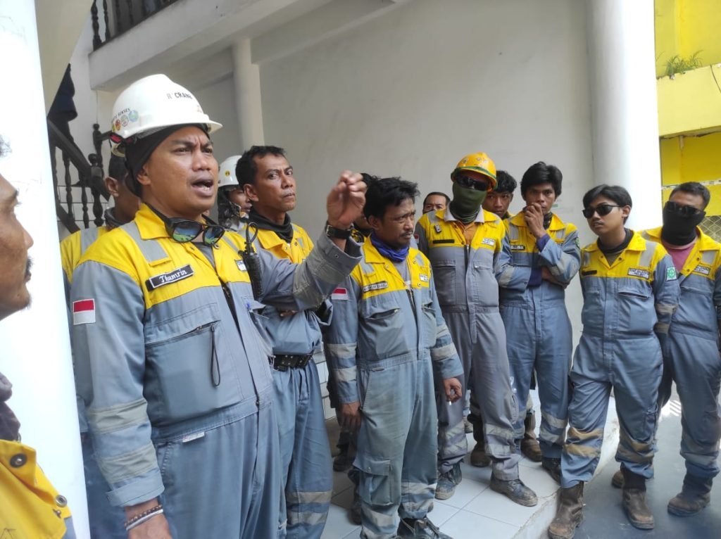 WhatsApp Image 2024 04 30 at 22.19.55 Seratus Lebih Pekerja RDMP Datangi Kantor Perumda Manuntung Sukses PROKALTIM