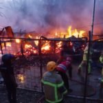 Kerahkan AWC dan Tim Respon Bencana, Batalyon A Pelopor Brimob Bantu Damkar di Depan Bandara SAMS Sepinggan