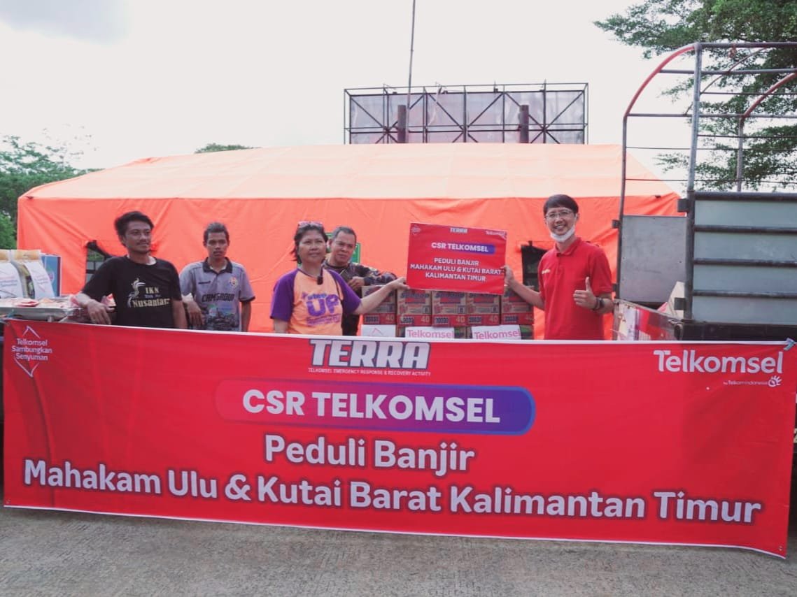 WhatsApp Image 2024 05 29 at 14.18.23 Telkomsel Sambungkan Senyuman, Salurkan Bantuan Peduli Banjir Kabupaten Mahakam Ulu dan Kutai Barat PROKALTIM