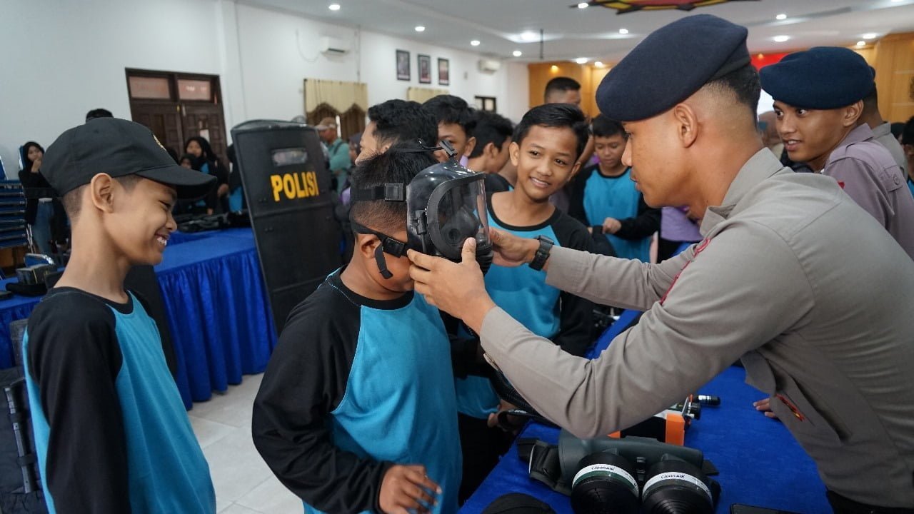Kunjungan SD Negeri 005 Kota Samarinda, Brimob Kaltim Kenalkan Tugas Pokok Korps Brimob Polri