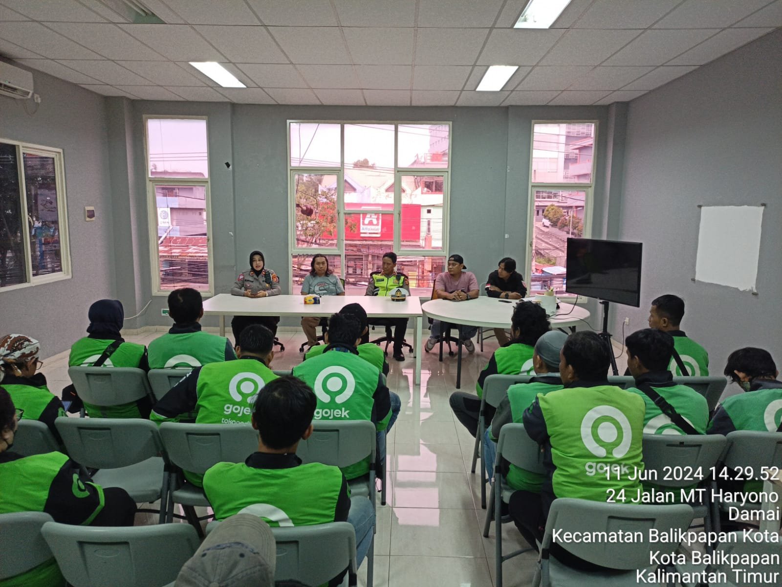 Kasat Lantas Polresta Balikpapan Gelar Mitigasi Kamseltibcarlantas Bersama Driver Ojol Go-Jek di Balikpapan