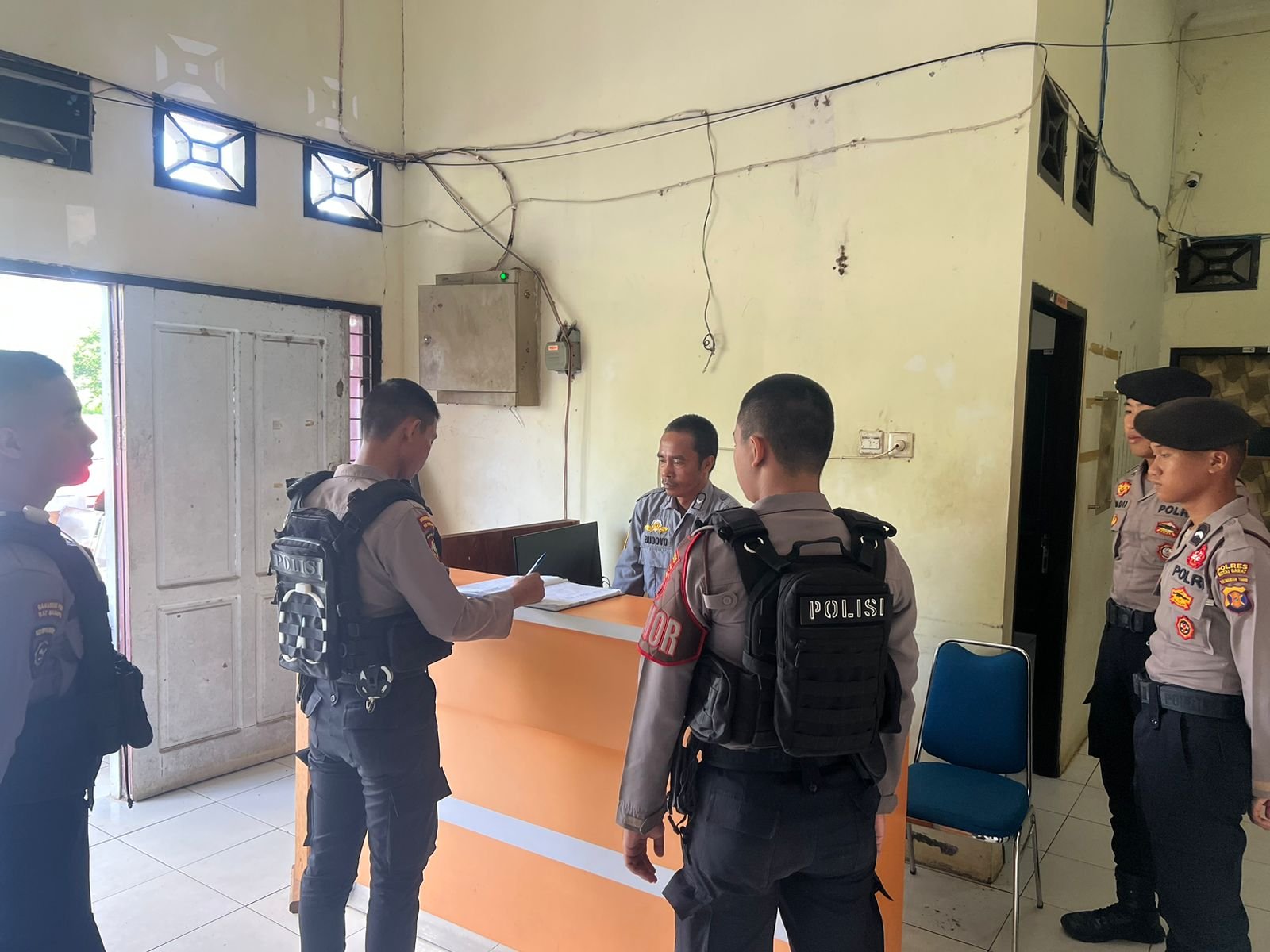 Berikan Rasa Aman Menjelang Pemilu Satgas Preventif Polres Kutai Barat Patroli ke Kantor KPUD