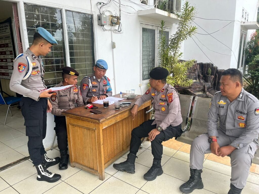 WhatsApp Image 2024 06 14 at 21.56.37 Kegiatan Polres Kutai Barat Laksanakan Pengamanan Kantor KPUD Dalam Rangkaian Pilkada 2024 PROKALTIM