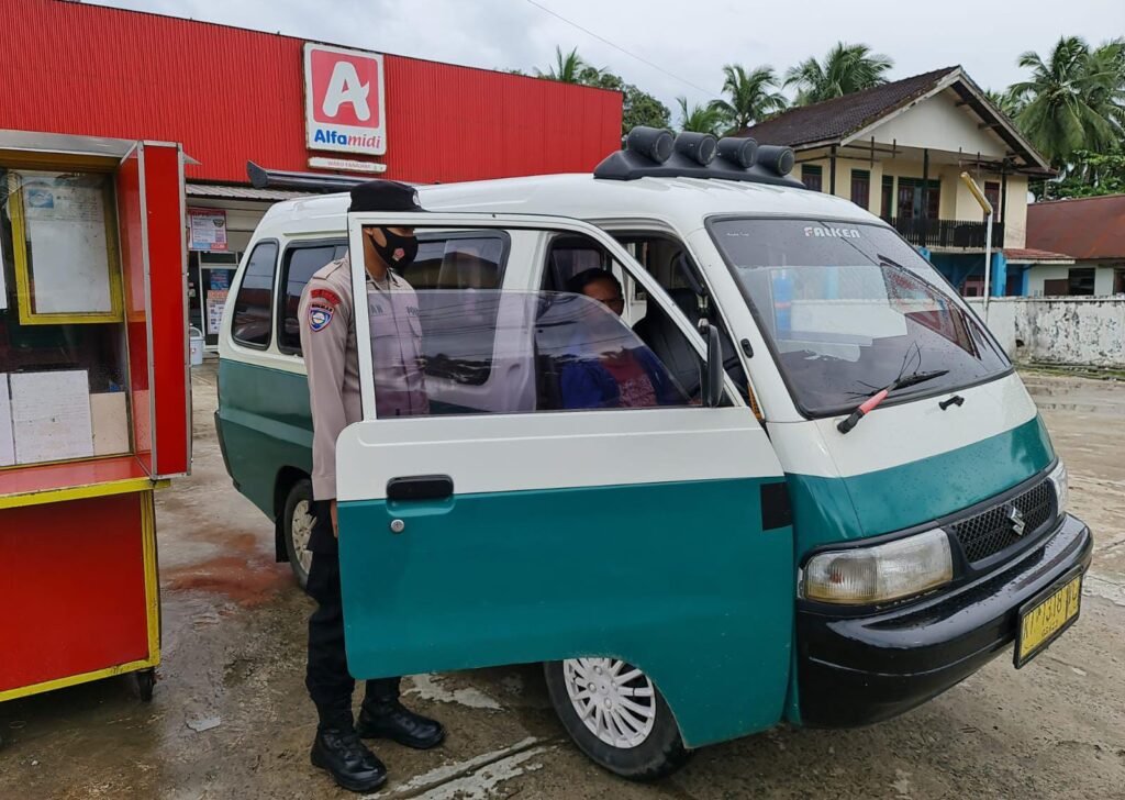 WhatsApp Image 2024 06 19 at 11.25.31 Polsek Waru Lakukan Patroli Dialogis dan Sambangi Warga Waru Jelang Pilkada 2024 PROKALTIM