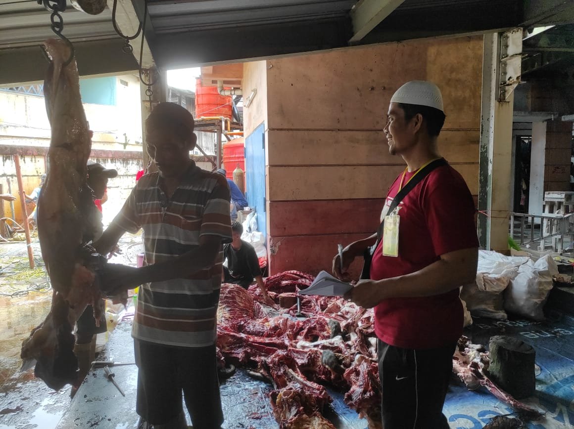 Idul Adha 2024, Pedagang Rapak Plaza Sembelih 23 Ekor Sapi dan 2 Ekor Kambing untuk Pedagang dan Masyarakat Sekitar Rapak Plaza