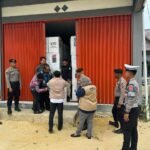 Polres PPU Laksanakan Pengawalan Pergeseran Kotak Suara dari Gudang Logistik KPU Menuju Gedung KPU PPU